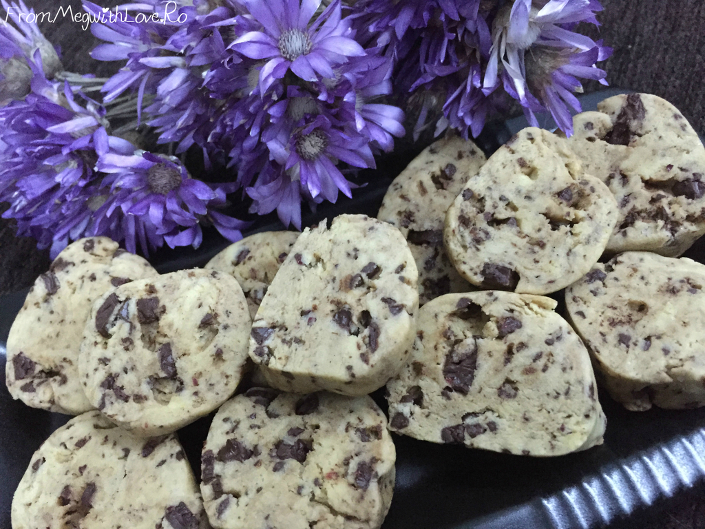 Biscuiţi cu făină de orez şi ciocolată (Reţetă în imagini)